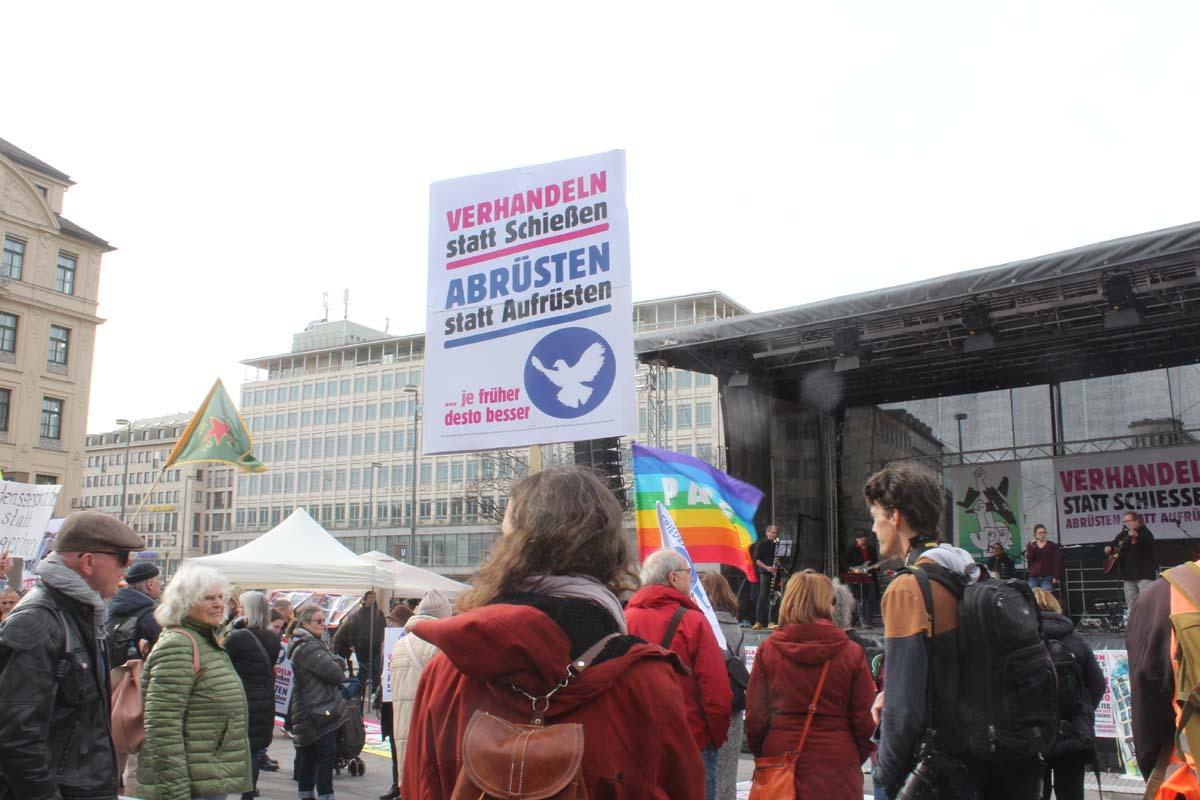 sdaj muenchen 4 - Proteste gegen Kriegskonferenz - Demonstration, DKP, Friedenskampf, NATO, SDAJ - Blog