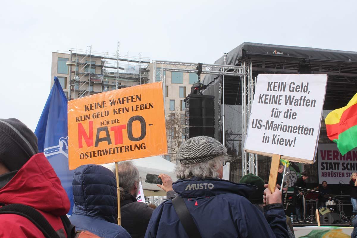 sdaj muenchen 6 - Proteste gegen Kriegskonferenz - Demonstration, DKP, Friedenskampf, NATO, SDAJ - Blog