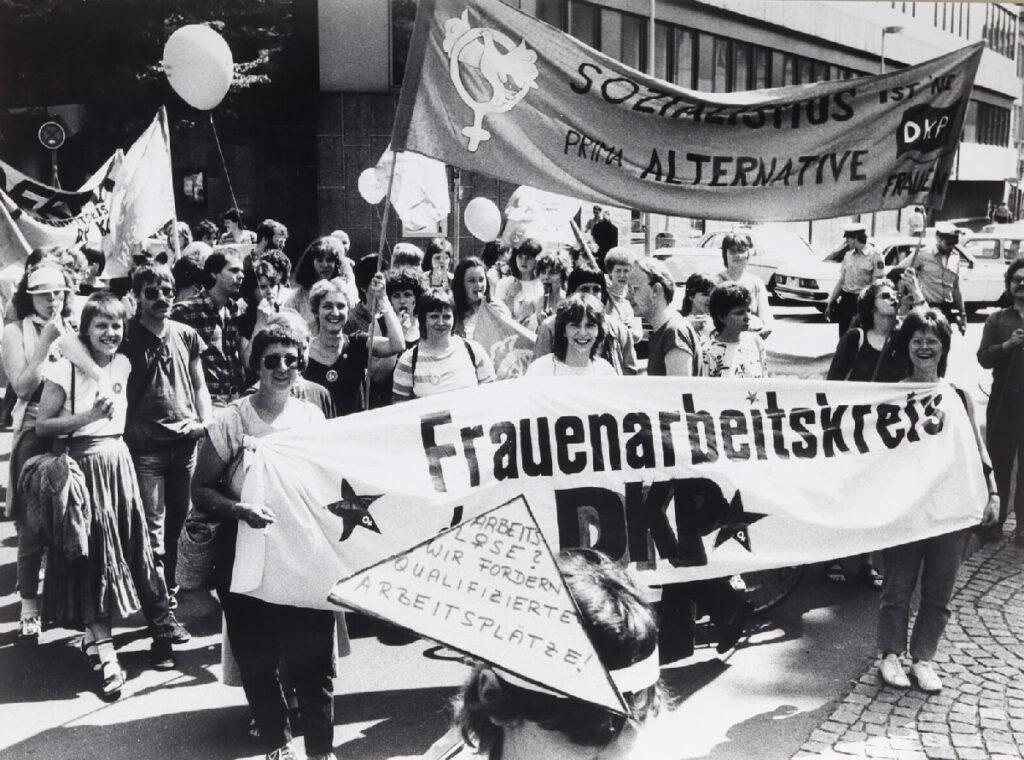 0908 Frauen Nein zur Bundeswehr 463 - Für Brot und Rosen - Diskriminierung, Doppelbelastung, Frauen, Frauenrechte, Gelsenkirchen, Karin Welge, Vereinigung der kommunalen Arbeitgeberverbände - Wirtschaft & Soziales