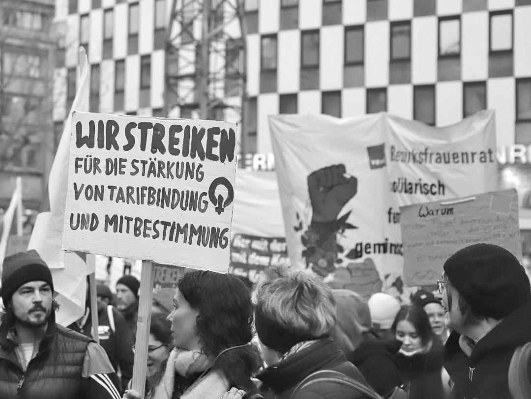 110202 IntFrauentag a - Ein Schritt vorwärts im gemeinsamen Kampf - Christine Behle, Deutschland, Frankreich, Indonesien, Internationaler Frauentag, Kabul, Repression, Stuttgart, Thailand, USA, ver.di - Wirtschaft & Soziales