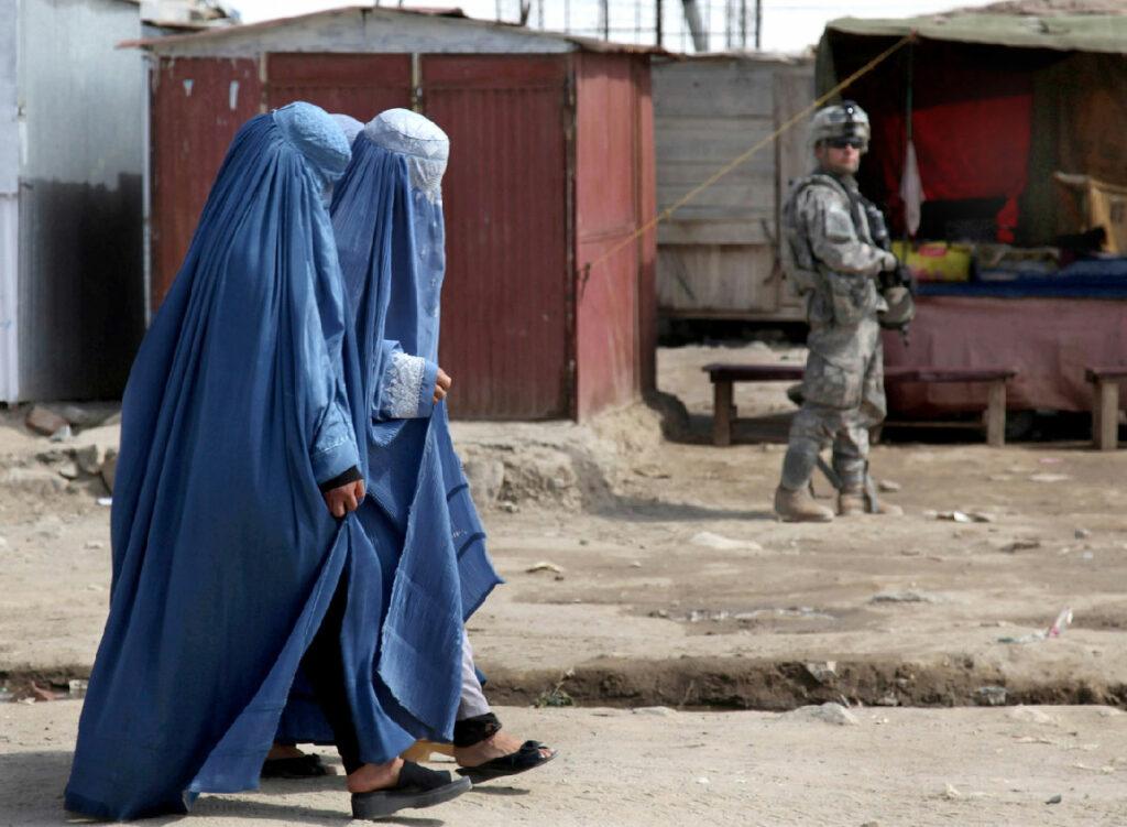 230912 02 Afghanistan - Die Taliban führen einen unerklärten Krieg gegen die Frauen - 40 Jahre Krieg, Afghanistan, Intervention, Matin Baraki, PapyRossa, Revolution - Hintergrund