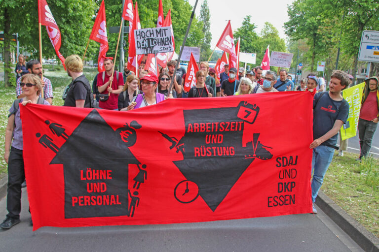 150802b TV E Demo 41 DKP 1 - Streik wird anstrengend - Entlastungsstreik - Entlastungsstreik