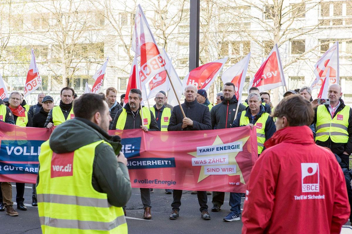 170301 IGBCE - Reallohnverlust per Tarif - Gewerkschaften, IG BCE, Inflationsausgleichsprämie, Olaf Scholz, Tarifabschlüsse, Unternehmensverbände - Wirtschaft & Soziales