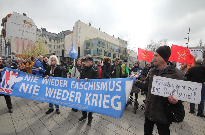Berlin Rudi Denner 05 - Verhandlungen statt Waffenlieferungen! - Friedensbewegung, Ostermarsch 2023 - Politik