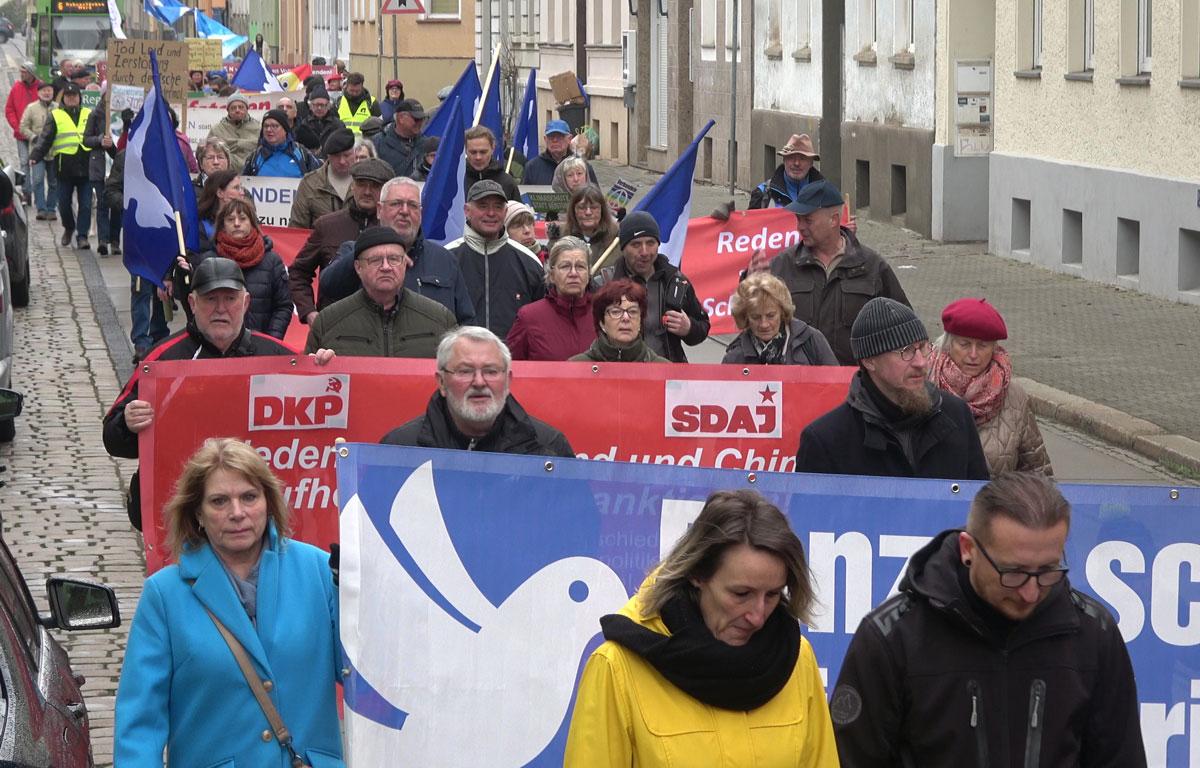 Brandenburg Eberhard Rabe 02 - Verhandlungen statt Waffenlieferungen! - Friedensbewegung, Ostermarsch 2023 - Politik