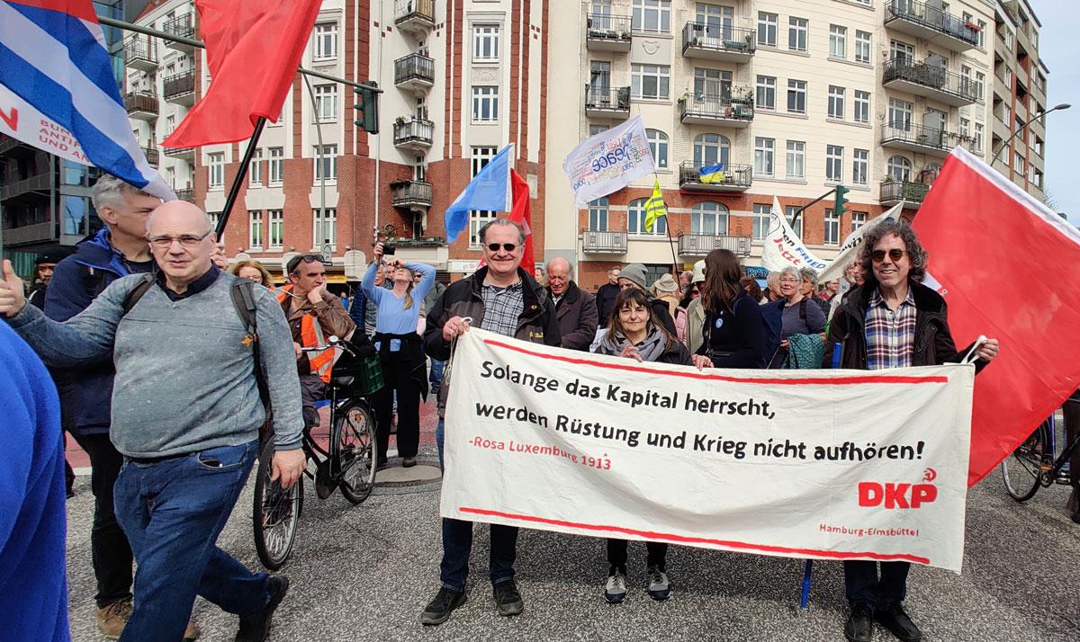 Hamburg Katharina 03 - Verhandlungen statt Waffenlieferungen! - Friedensbewegung, Ostermarsch 2023 - Politik