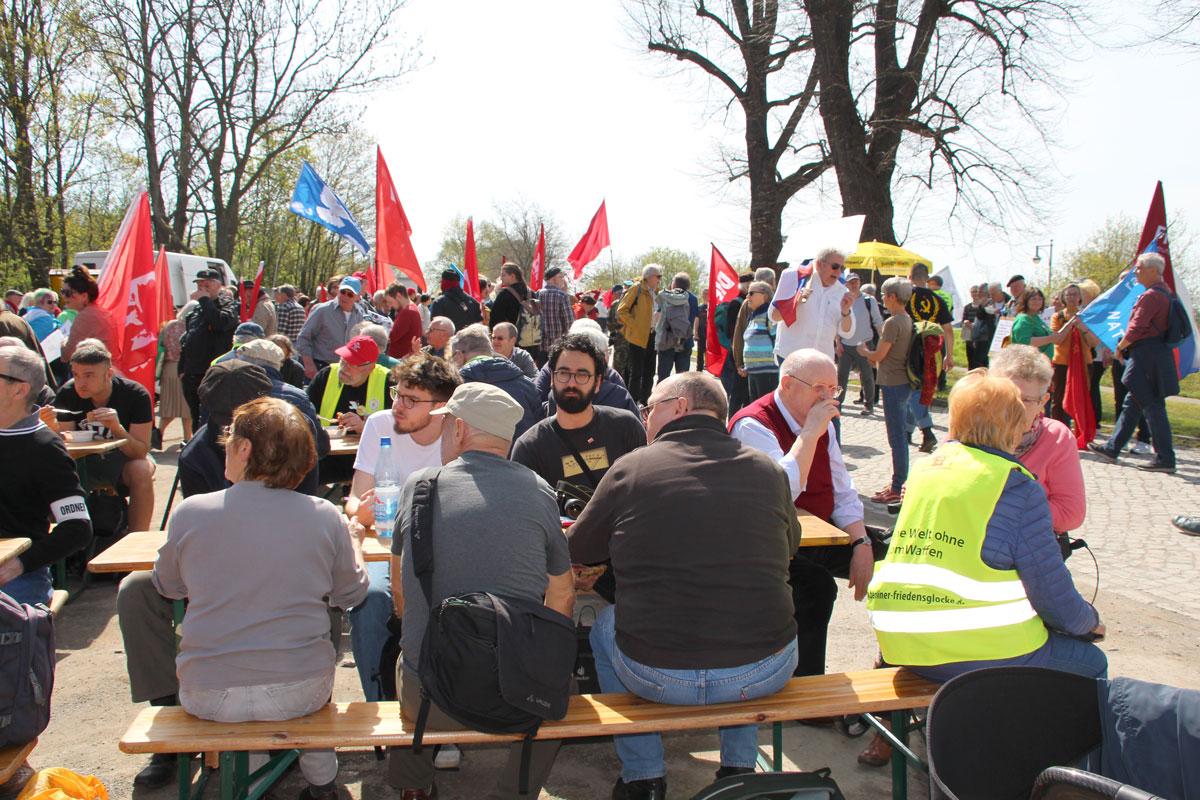 IMG 0036 - Für den Frieden über die Elbe - DKP, DKP Torgau, Elbe-Tag, Torgau - Blog, DKP in Aktion