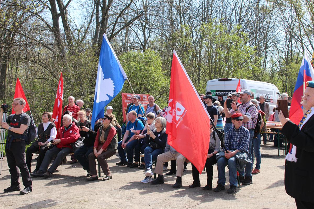 IMG 0050 - Für den Frieden über die Elbe - DKP, DKP Torgau, Elbe-Tag, Torgau - Blog, DKP in Aktion