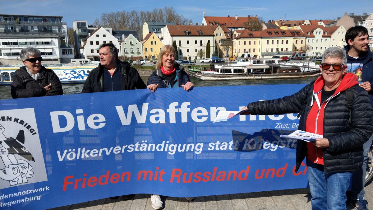 Regensburg Herbert Ziegler 01 - Verhandlungen statt Waffenlieferungen! - Friedensbewegung, Ostermarsch 2023 - Politik