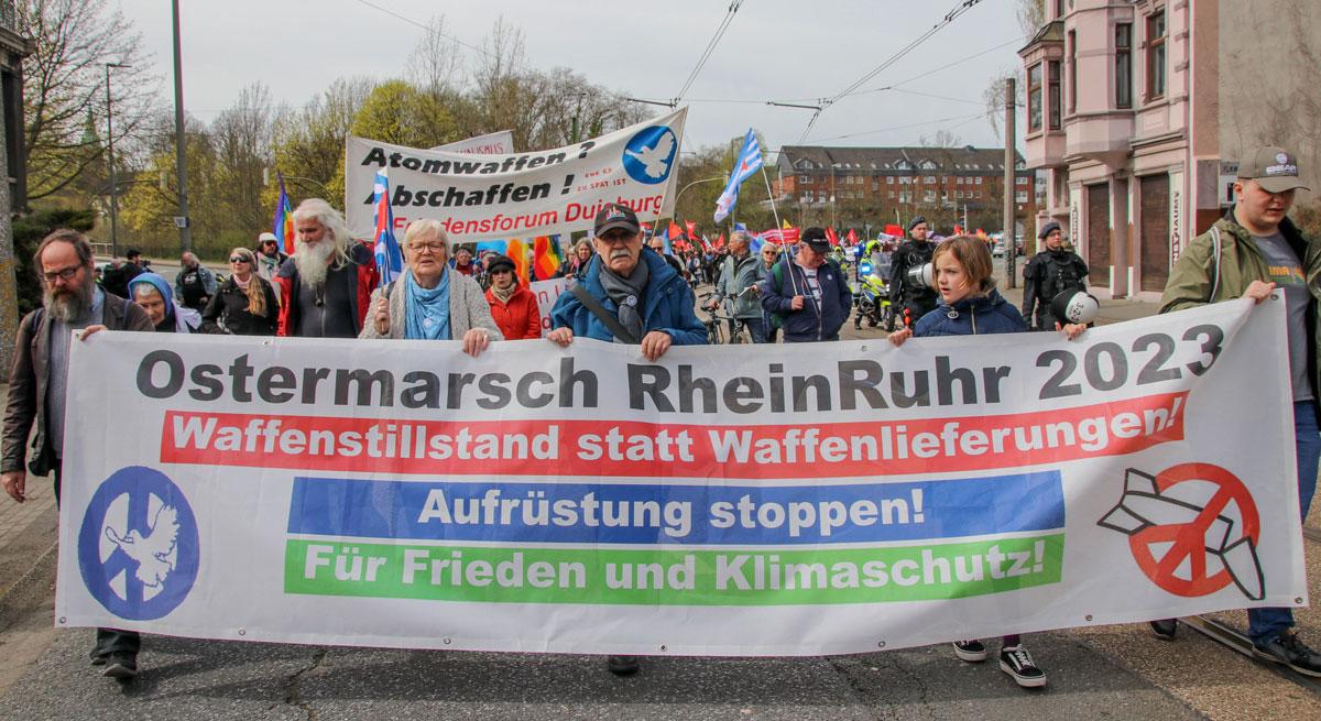 Ruhr Peter Koester 04 - Verhandlungen statt Waffenlieferungen! - Friedensbewegung, Ostermarsch 2023 - Politik