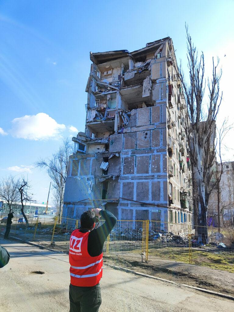 1812 03 - Hoffnung auf ein Ende des Krieges - Antifa-Karawane, Banda Bassotti, Donbass, Stefan Natke, Ukraine - Hintergrund