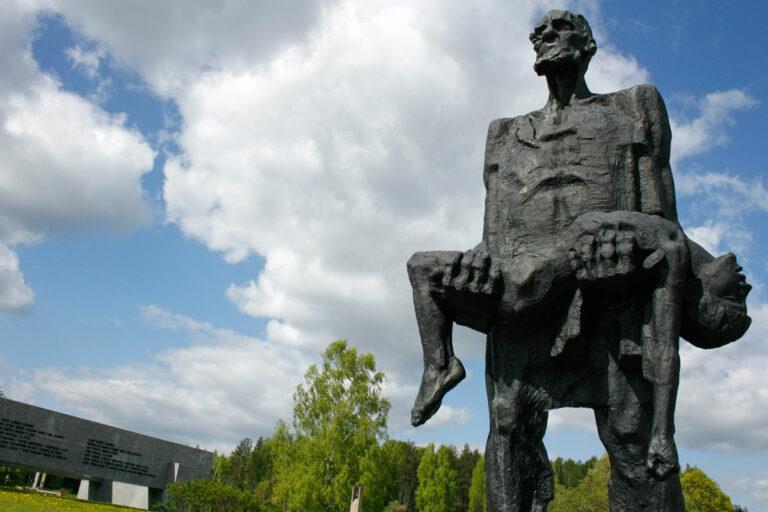 1813 Khatyn Memorial Belarus - Die Ursache von Faschismus und Krieg besiegen - Gedenkstätte Chatyn - Gedenkstätte Chatyn