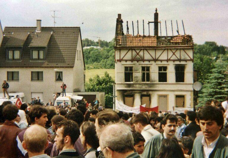 1993 Solingen Brandanschlag 2 - Wie das Asylrecht abgeschafft wurde - Solingen - Solingen