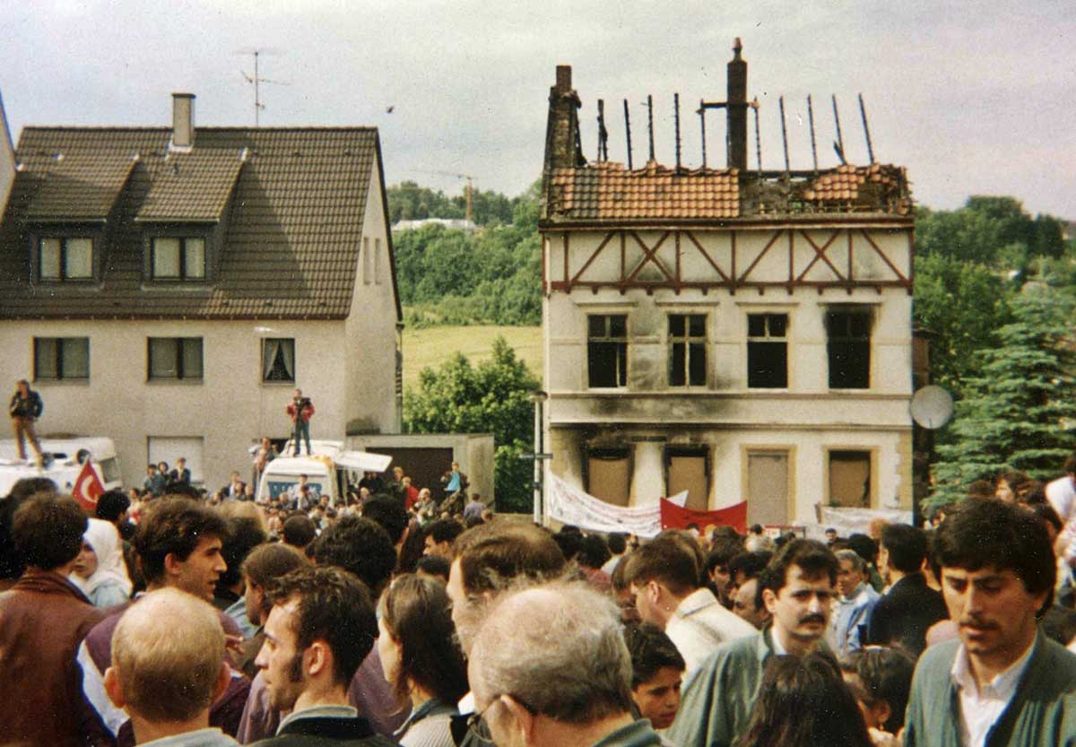 1993 Solingen Brandanschlag 2 - Wie das Asylrecht abgeschafft wurde - Antifaschismus, Antirassismus, Brandanschlag, Solingen, VVN-BdA - Blog