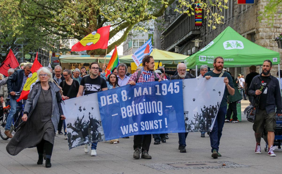 2023 8 Mai 23 essen 09 1 - Dank euch, ihr Sowjetsoldaten! - 8. Mai 2023, 9. Mai 2023, Tag der Befreiung vom Faschismus, Tag des Sieges im Großen Vaterländischen Krieg - Blog, DKP in Aktion