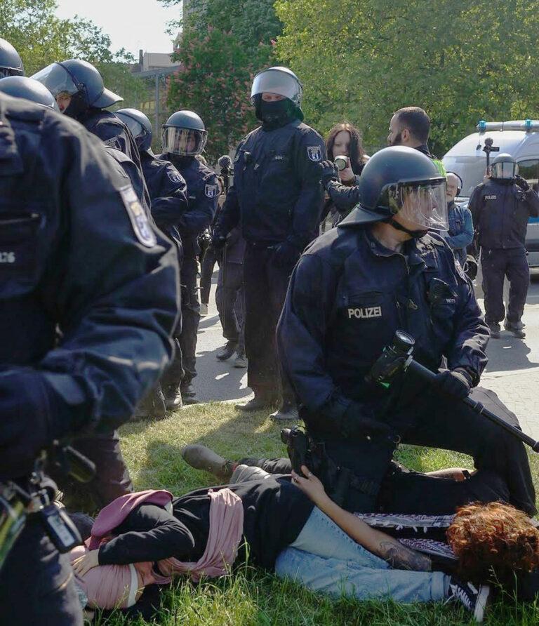 2109 Bildmeldung - Jüdische Berlinerinnen fordern das Recht auf Erinnerung - Auch für Palästinenserinnen - Demo - Demo