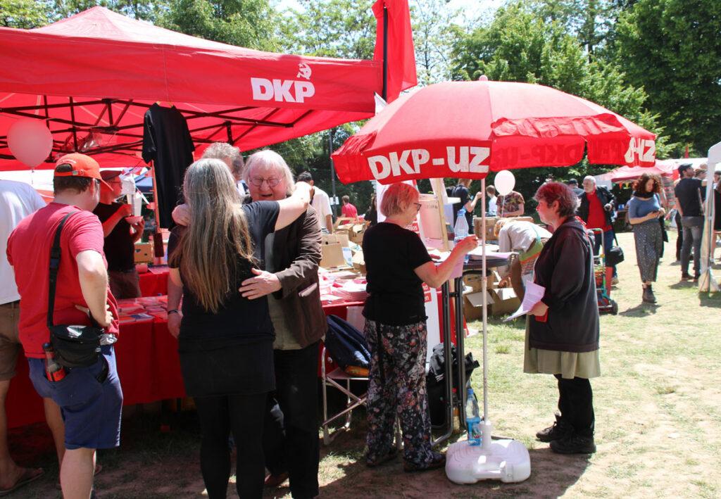 220803 Infostand - Wir sind Millionen Mal so stark … - Festival der Jugend, Kuba-Solidarität, SDAJ - Politik