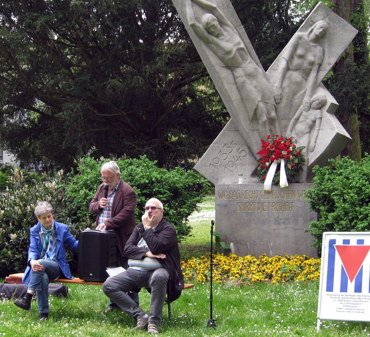 8. Mai in Hanau UZ - Dank euch, ihr Sowjetsoldaten! - 8. Mai 2023, 9. Mai 2023, Tag der Befreiung vom Faschismus, Tag des Sieges im Großen Vaterländischen Krieg - Blog, DKP in Aktion