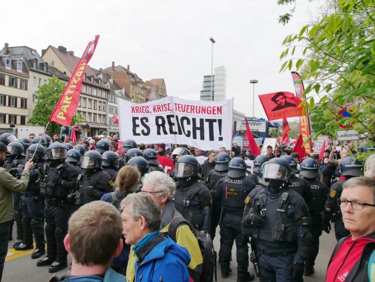 P1010700 1200px - Polizei attackiert DGB-Demo - Neues aus den Bewegungen - Neues aus den Bewegungen