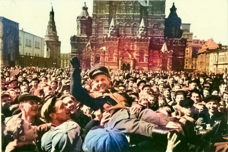 Titelfoto vorab bunt - Wer nicht feiert, hat verloren! - 9. Mai 1945, China, Faschismus, Feier, Russland, Tag der Befreiung - Kultur