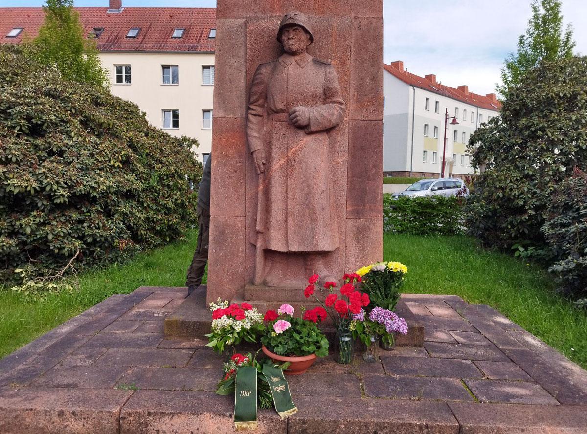 photo 2023 05 08 19 21 30 - Dank euch, ihr Sowjetsoldaten! - 8. Mai 2023, 9. Mai 2023, Tag der Befreiung vom Faschismus, Tag des Sieges im Großen Vaterländischen Krieg - Blog, DKP in Aktion