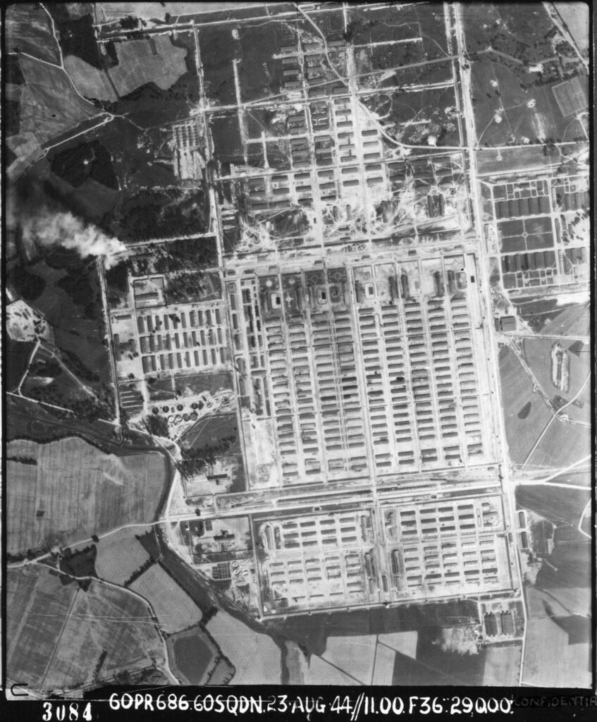 2310 Auschwitz aerial view RAF - Jurist der Menschlichkeit und des Friedens - Adolf Eichmann, Auschwitzprozess, Entnazifizierung, Fritz Bauer, Nazijäger - Theorie & Geschichte