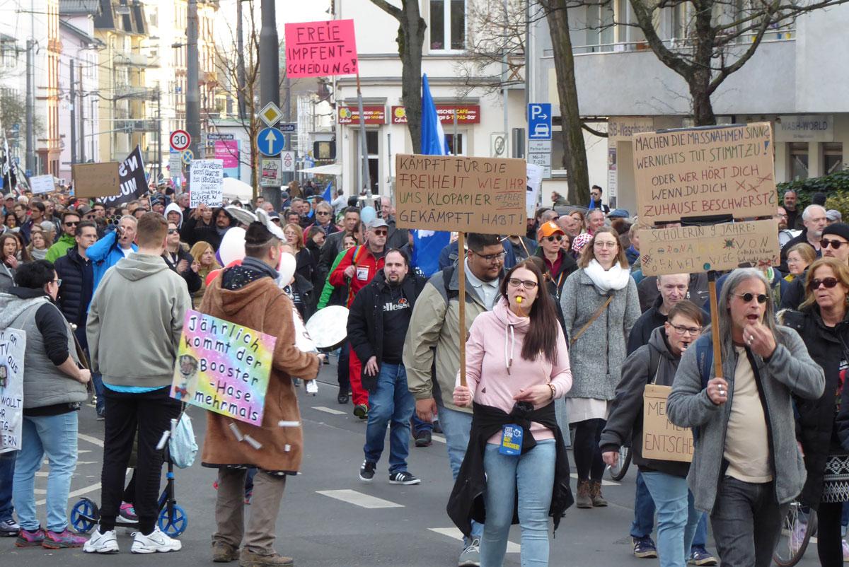 231201 - Immer schön im System bleiben - Carolin Amlinger, Gekränkte Freiheit, Oliver Nachtwey - Hintergrund