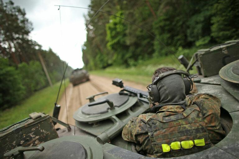 2605 01 ZWO - Deutschland legt nach - Boris Pistorius, Bundeswehreinsätze, Litauen, Militärpräsenz, NATO-Strategie - Internationales