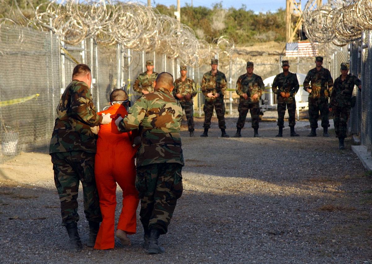 260901 Guantanamo - Ausländische Militäranlage auf Kuba - China USA, Kuba, Militärpräsenz - Im Bild