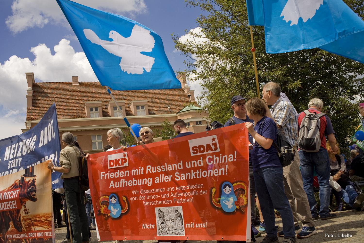 MG 0122 internet - Gegen Waffenlieferungen – für Verhandlungen - Air Defender 2023, Bundeswehr, Proteste, Waffenlieferungen - Politik