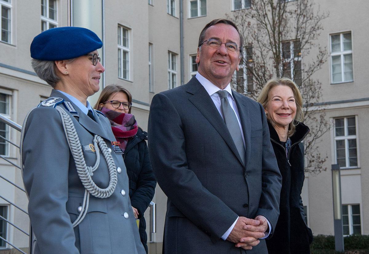 280501 Haushalt - Noch lange nicht fertig - Aufrüstung, Bundeshaushalt, Bundesregierung, Militarisierung - Politik