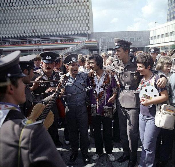 280802 Bundesarchiv Bild 183 M0730 - Wir sind überall - Antiimperialismus, Kampf für Frieden, Weltfestspiele der Jugend und Studierenden - Im Bild