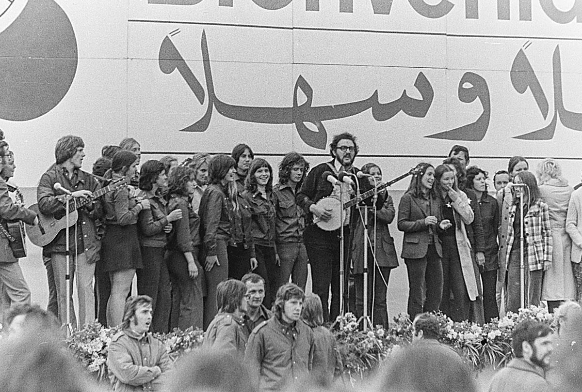 31 PICT0323 - Fünf Kontinente vereint beim X. - 1973, Berlin, X. Weltfestspiele - Blog