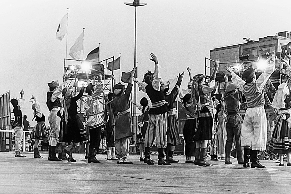 48 PICT0261 - Fünf Kontinente vereint beim X. - 1973, Berlin, X. Weltfestspiele - Blog