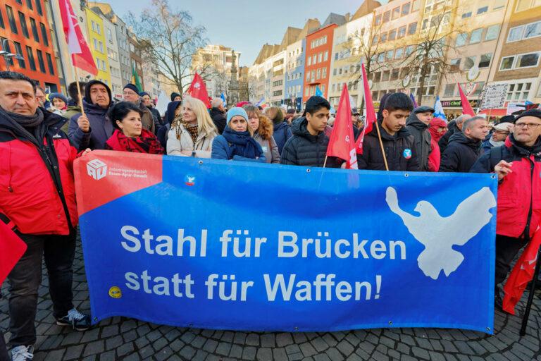 340201 Frieden - Frieden fordern, um zu leben - Antikriegstag 2023, Friedenskampf, Gewerkschaften - Wirtschaft & Soziales