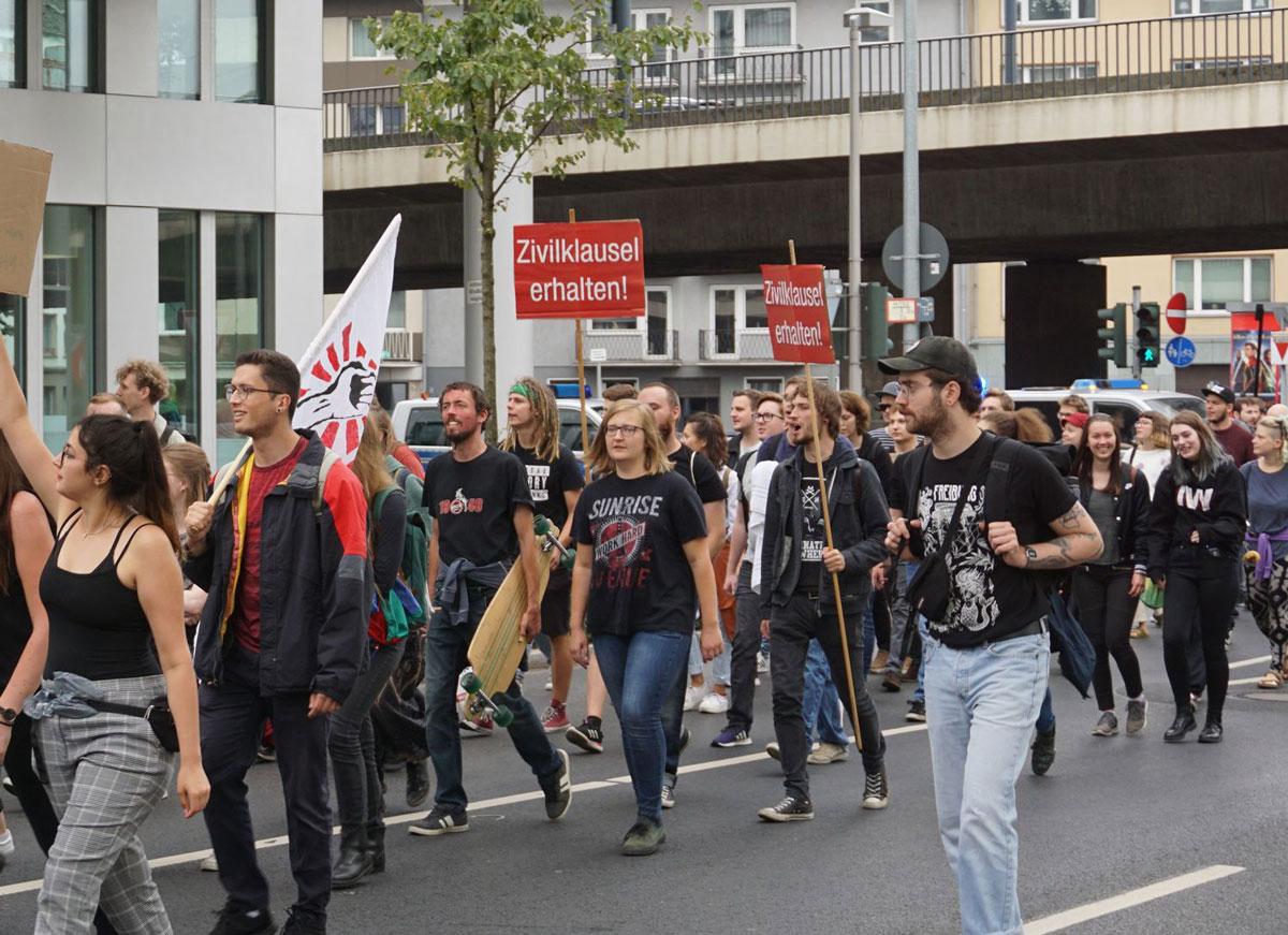 340501 Zivilklausel - An der Uni gegen China? - antichinesische Propaganda, Bettina Stark-Watzinger, Friedrich Merz, Zeitenwende, Zivilklausel - Politik