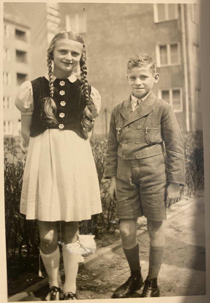 34 13 Marianne Kindheit - Zeitzeugin auf Augenhöhe - Antifaschistisches Gedenken, Marianne Wilke, VVN-BdA - Hintergrund