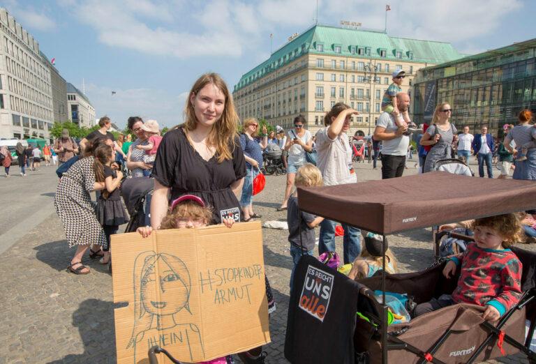 350201 Alleinerziehende - Häufig arm trotz Vollzeitjob - Reform - Reform