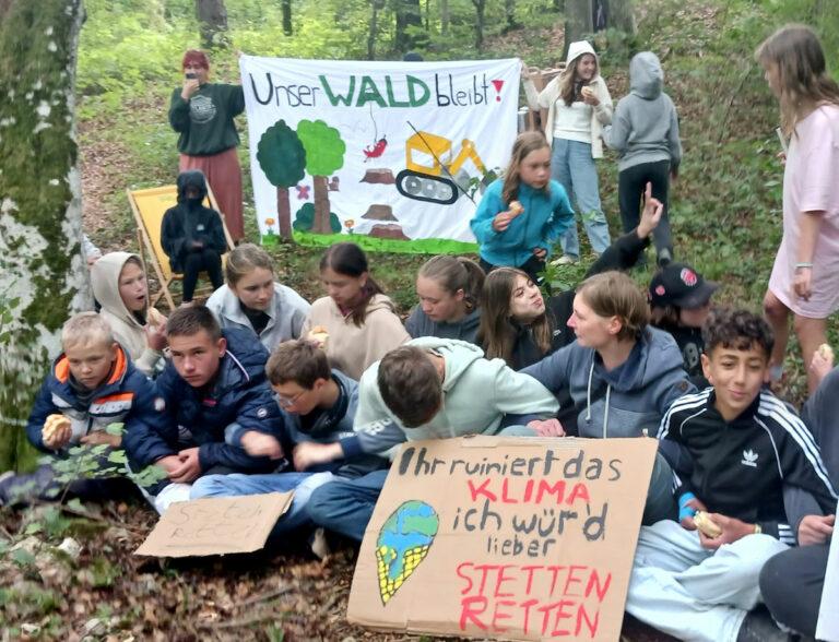 3515 Peperoni2 - Rote Peperoni auf den Bäumen - Altdorfer Wald, Blockade, Kinderferienlager, Klimawandel, Rote Peperoni - Blog