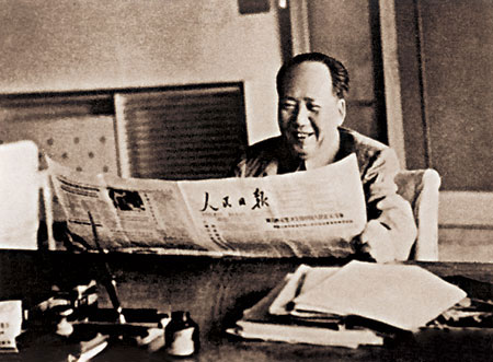 12 13 1961 Mao Zedong reading Peoples Daily in Hangzhou 2 - Die Wahrheit in den Tatsachen suchen - Blog - Blog