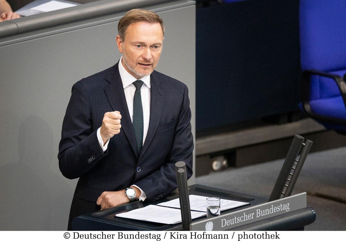 3704 WEB - Der Spardiktator - Bundeshaushalt 2023, Christian Lindner, Inflation, Neoliberalismus, Schuldenkrise, Sozialabbau - Wirtschaft & Soziales