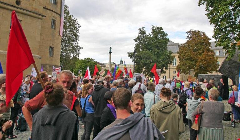 Antikriegstag Stuttgart 2 1 WEB - Nicht gegeneinander ausspielen lassen - Horst Schmitthenner - Horst Schmitthenner