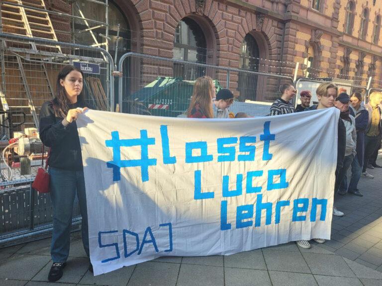 Luca 1 - Dieses Berufsverbot richtet sich gegen uns alle - Solidaritätskomitee "Lasst Luca Lehren" - Solidaritätskomitee "Lasst Luca Lehren"