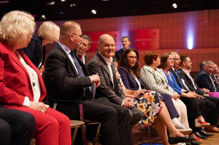 Scholz - Kritische Stimmen - Lisette Hörig - Lisette Hörig