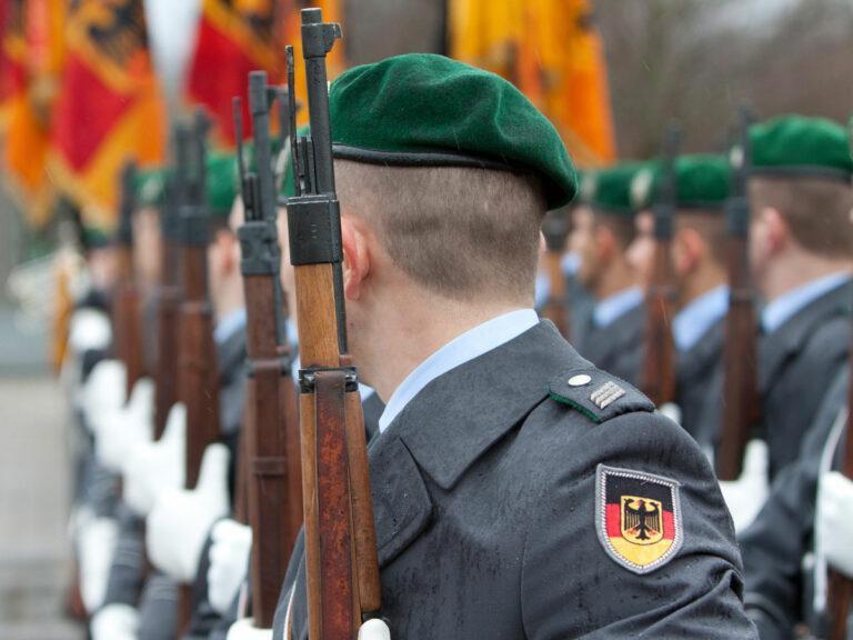 400501 Bundeswehr - Angst vor Zersetzung - Bundeswehr - Bundeswehr