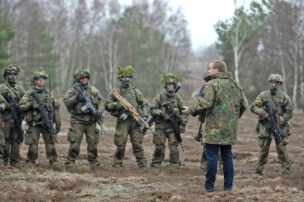 420501 All in - „All in“ im Rüstungspoker - Aufrüstung, Boris Pistorius, Bundeswehr, NATO-Eingreiftruppe - Politik