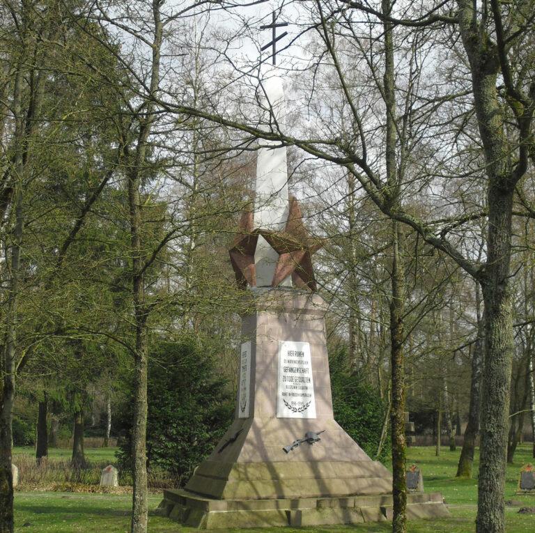 Stukenbrock Denkmal Ehrenfriedhof - „Bankrotterklärung für Erinnerungskultur“ - DKP Ruhr-Westfalen - DKP Ruhr-Westfalen