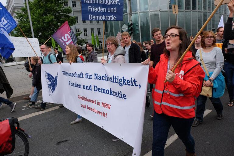 450501 Zivilklausel - „Eine Schranke gegen die Kriegsrhetorik“ - Antimilitarismus, deutscher Imperialismus, Friedensbewegung, Universität Kassel, Zivilklausel-Kongress 2023 - Politik