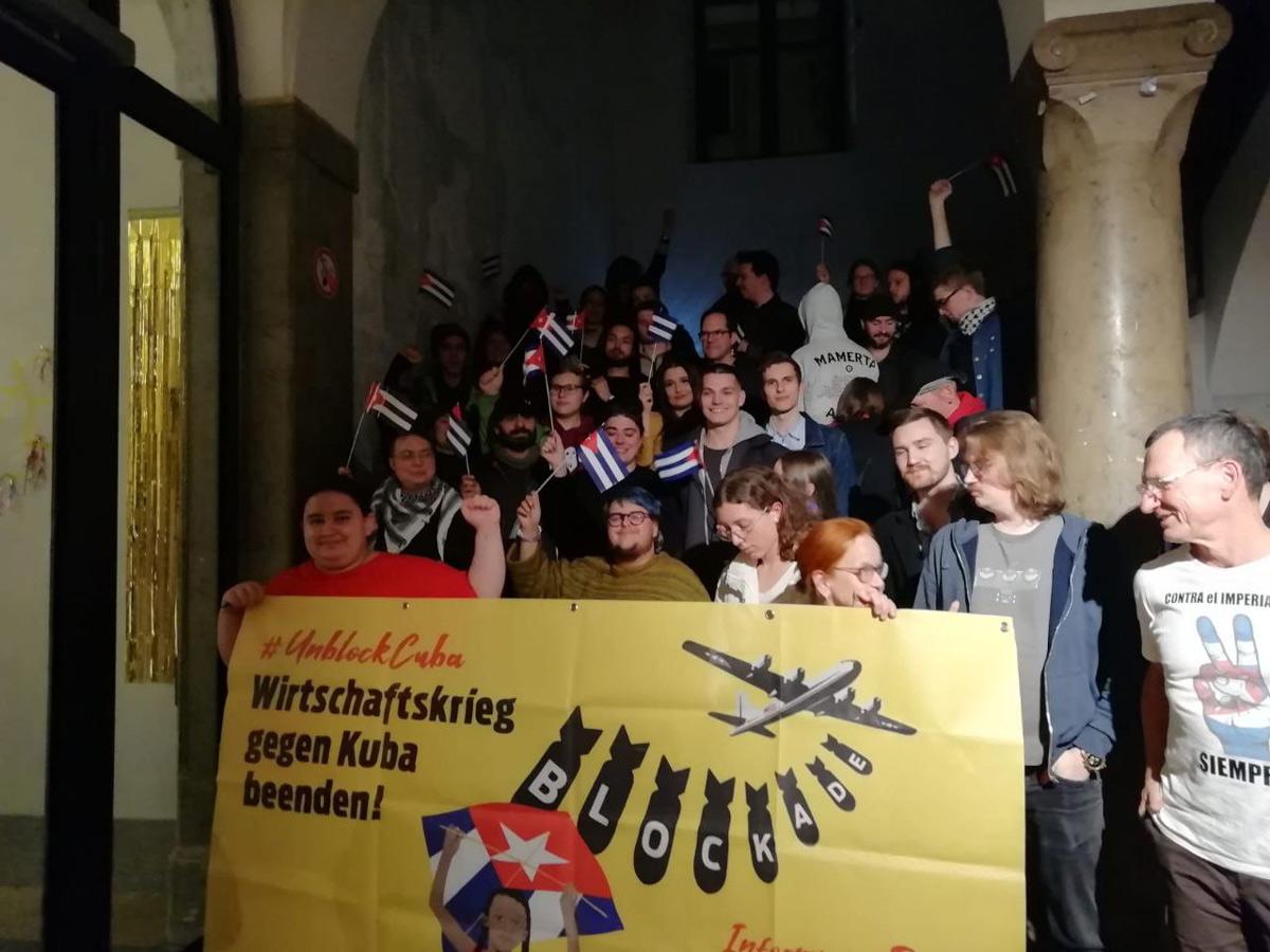 451501 Kuba - Dreierlei Messe - 28. Linke Literaturmesse, Kuba-Solidarität, Nürnberg - Aktion