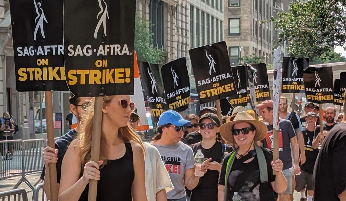 4616 SAG AFTRA Picket X 53052434604 - Hollywood-Streik beendet - Hollywood-Streik - Vermischtes